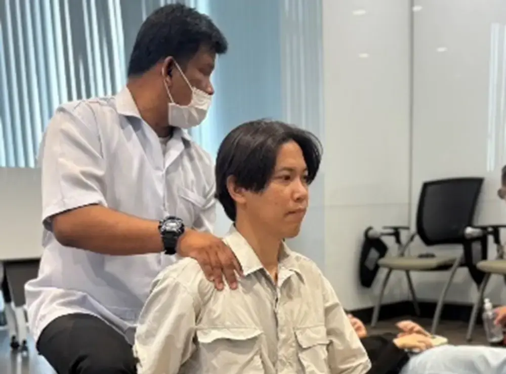 กิจกรรมนวดบำบัดความเมื่อยล้า โดยผู้พิการทางสายตา